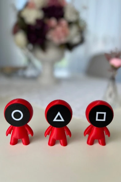 Üçlü Kırmızı Squid Game Heykel Biblo Figürü 8×4,6 Cm – Modern Masaüstü Dekor Seti - 2