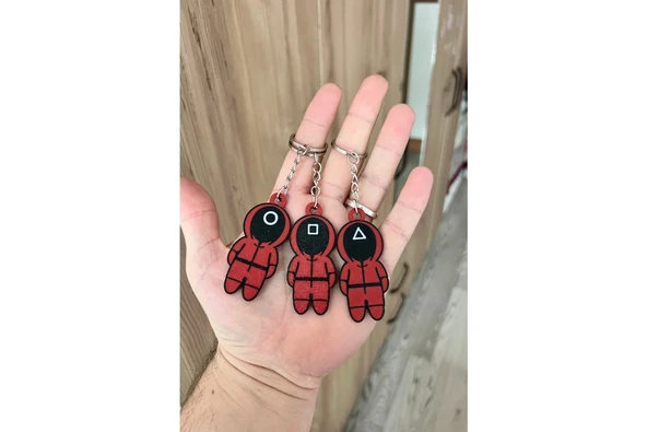 Squid Game Temalı Anahtarlık - 3 Adet Set, Kırmızı Figürler, Dayanıklı ve Şık Tasarım