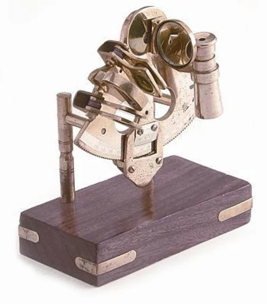 DENİZCİLİK GRUBU-Marine Pirinç Aksesuar-STANDLI SEXTANT-16x8x13 CM-JTTR30466 ürün görseli