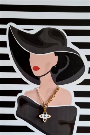 Beyaz Desenli Şık Model Çelik Kolye