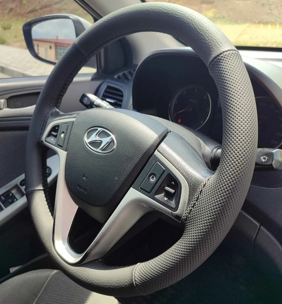 DİKİŞLİ DİREKSİYON KILIFI SİYAH DERİ NOKTALI DERİ SİYAH DİKİŞLİ HYUNDAİ ACCENT BLUE İÇİN ürün görseli