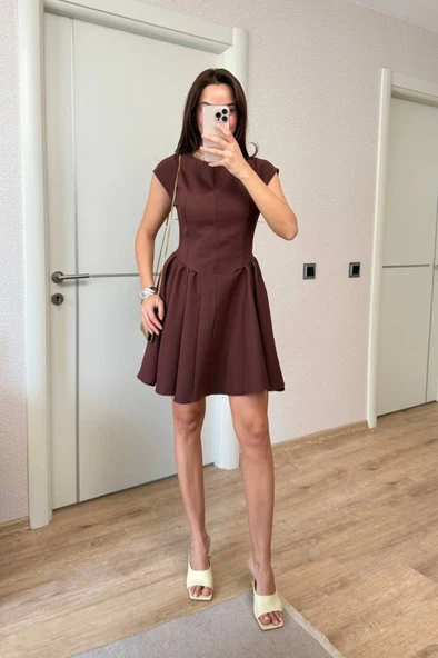 Sırt Dekolteli Çan Detaylı Mini Elbise - Kahverengi