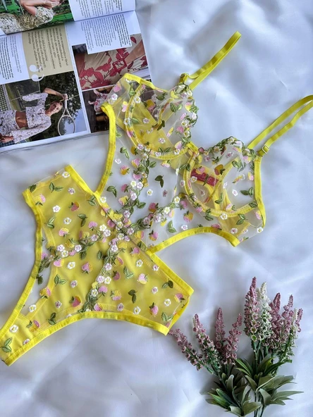 Aria's Closet Sarı Çiçek Desenli Bodysuit