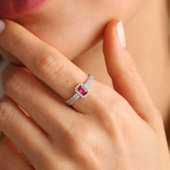 Beyaz Altın Baget Yüzük Ruby