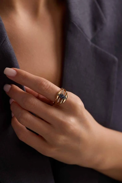 Saphire Taşlı Altın Triangle Yüzük - Resim 3