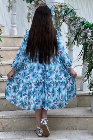 Kız Çocuk Yakası ve Omuzları Fırfır Detaylı Çiçek İşlemeli Pliseli Mavi Elbise - Resim 3