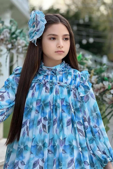 Kız Çocuk Yakası ve Omuzları Fırfır Detaylı Çiçek İşlemeli Pliseli Mavi Elbise - Resim 11