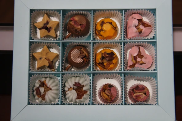 Hediyelik Kutu Çikolata 12li