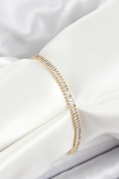 Pirinç Zirkon Taşlı İnce Su Yolu Model Gold Renk Kadın Bileklik - TJ-BB7034