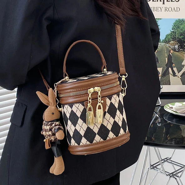 Kadın Moda Lüks Deri Kova Omuz Çantası - Kahve - Bebek Figürü Yok - 4