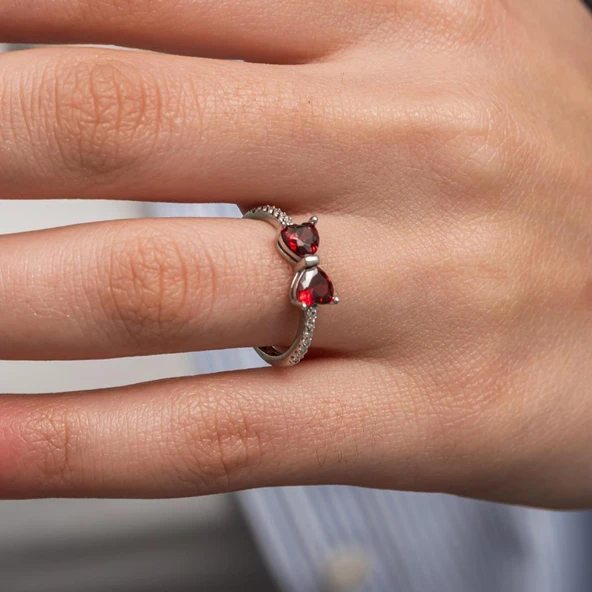 Kırmızı Taşlı Kalpli 925 Gümüş Yüzük Kadın ürün görseli