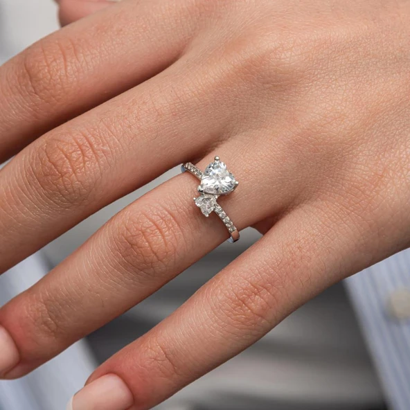 Beyaz Zirkon Taşlı Kalpli 925 Gümüş Yüzük Kadın