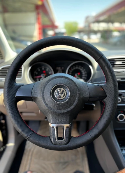 Volkswagen Polo Araca Özel Direksiyon Kılıfı NOKTA DÜZ KIRMIZI İPLİ ürün görseli