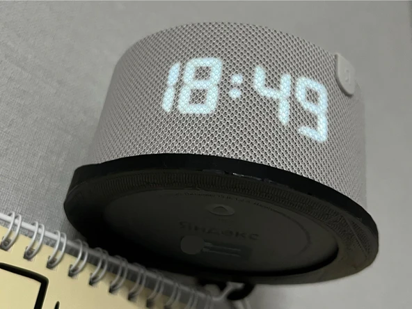 Bir saat ile Yandex mini 2 - duvar sütun duvarında bir braket (Plastik Aparattır!!!) - 3