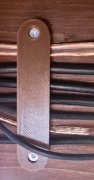 Byr Tablonun altındaki kabloların tutucu (2 tür) (Plastik Aparattır!!!) 3D ürün görseli