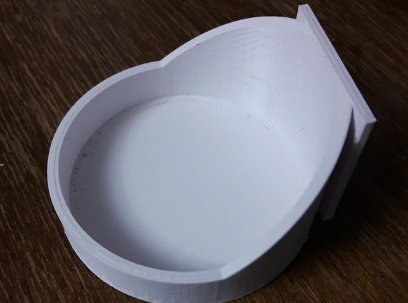 Banyoda hava spreyi tutucusu. Kelebek modeli yazar sayesinde benim DEĞİLDİR!!! (Plastik Aparattır!!!)