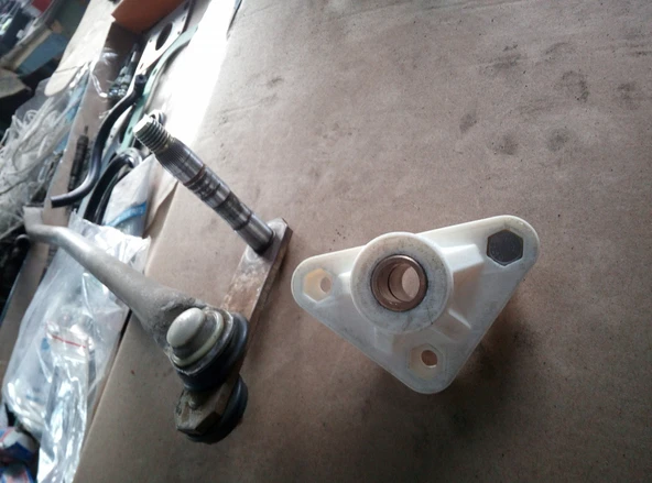 Nissan ön cam silecek braketi (Plastik Aparattır!!!)
