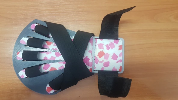 Byr İnme sonrası parmakların rehabilitasyonu için egzersiz makinesi (Plastik Aparattır!!!) 3D - 3