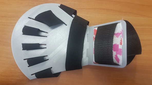 Byr İnme sonrası parmakların rehabilitasyonu için egzersiz makinesi (Plastik Aparattır!!!) 3D