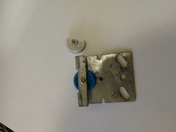 Byr Dolap bölmesindeki menteşeli kapıyı sabitlemek için tekerlek. (Plastik Aparattır!!!) 3D