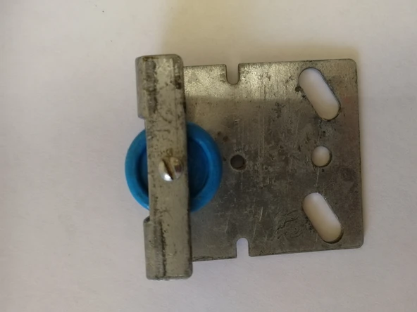 Byr Dolap bölmesindeki menteşeli kapıyı sabitlemek için tekerlek. (Plastik Aparattır!!!) 3D - 2