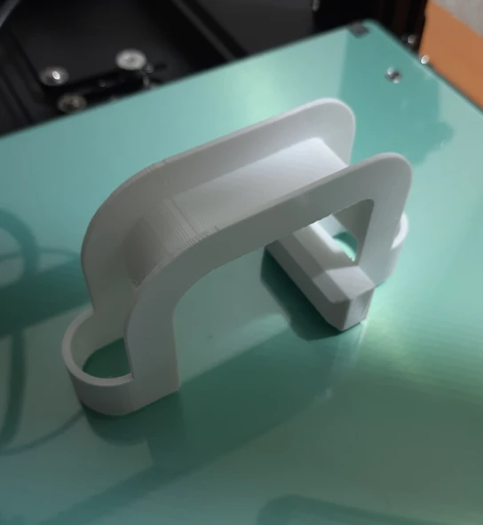 Byr Çamaşır makinesinin tahliye hortumunun sabitlenmesi. (Plastik Aparattır!!!) 3D - 2