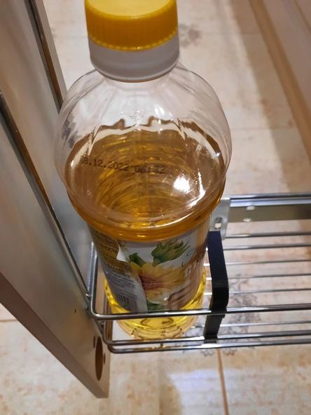 Byr Mutfak mobilyaları dar bir dolapta şişeler için sınıflar. (Plastik Aparattır!!!) 3D