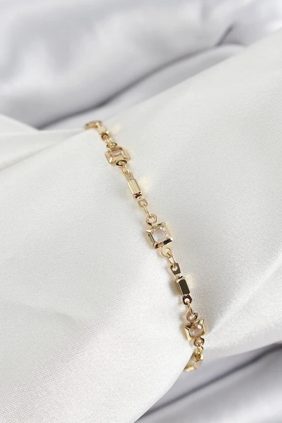 Pirinç Gold Renk Zirkon Taşlı Kadın Bileklik - TJ-BB7041
