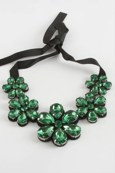 Papatya Taşlı Yaka Kolye ürün görseli