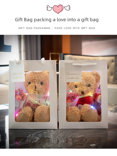 Sevimli Giydirilmiş 30cm Ayıcık - Açık Kahverengi (Kırmızı ve Beyaz Büyük Kalp Kazak + Küçük Kahverengi Çanta, Pencere Hediye Kutusu + Çiçek + Işık) - 5