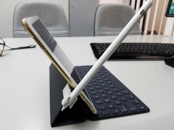 Apple Akıllı Klavye Kalem Tutucu Askısı Standı Aparatı