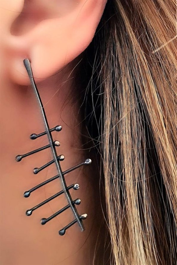 Siyah Rodajlı Tasarım El İşçiliğinde 925 Ayar Gümüş Küpe ürün görseli