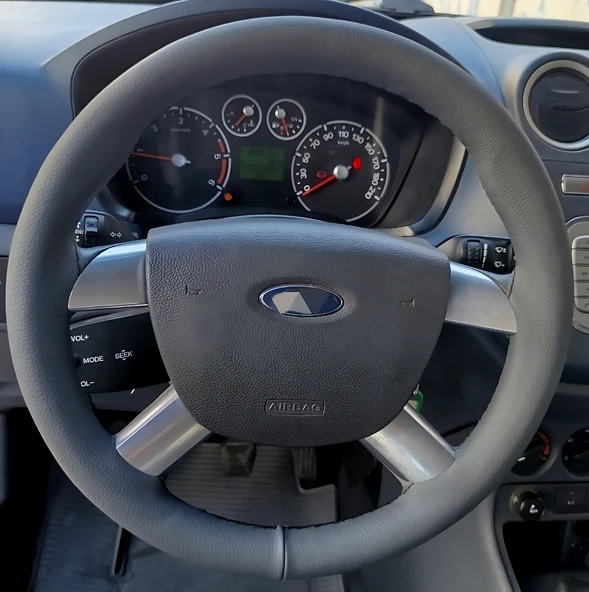 DİKİŞLİ DİREKSİYON KILIFI FÜME RENK DERİ SİYAH DİKİŞLİ F ORD CONNECT İÇİN ürün görseli