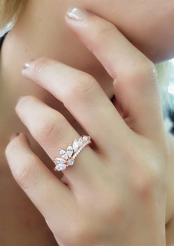 Pırlanta Işıltısında Gümüş Rose Yüzük ürün görseli