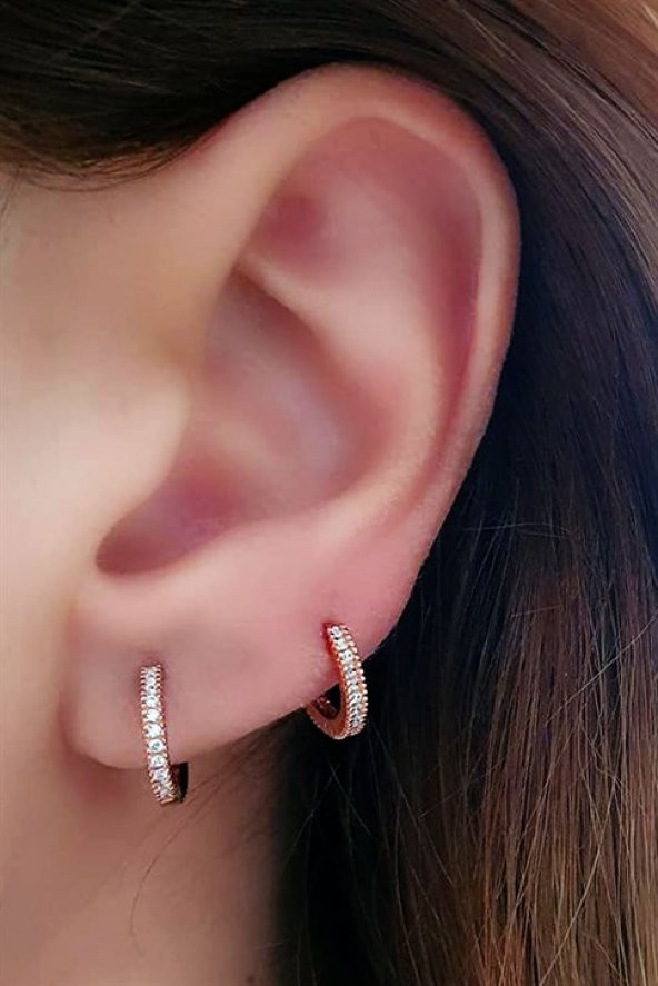 Tek Sıra Zirkon Tasli Gümüş Rose Minimal Halka Cift Kupe ürün görseli