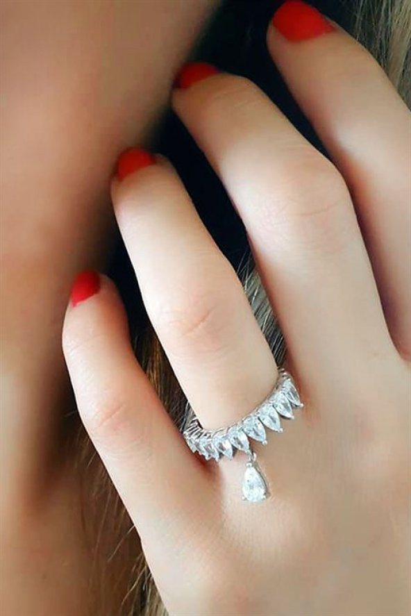 İtalyan Tasarımı Pırlanta Işıltısında Zirkon Taşlı Gümüş Yüzük ürün görseli