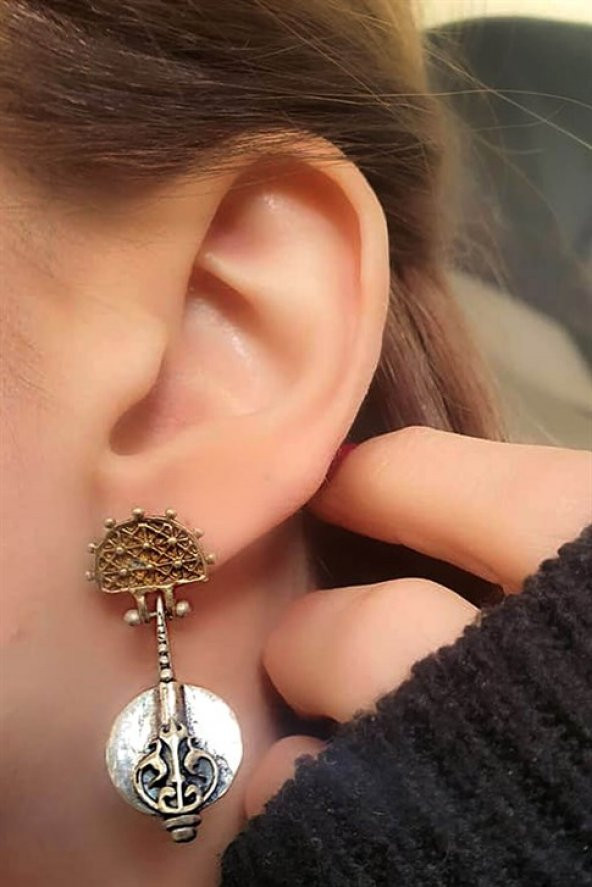 Tasarım El İşi Gümüş Küpe ürün görseli