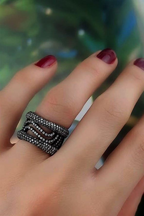 Zirkon Taşlı İtalyan Tasarımı Gümüş Siyah Rodajlı Lüks Yüzük ürün görseli