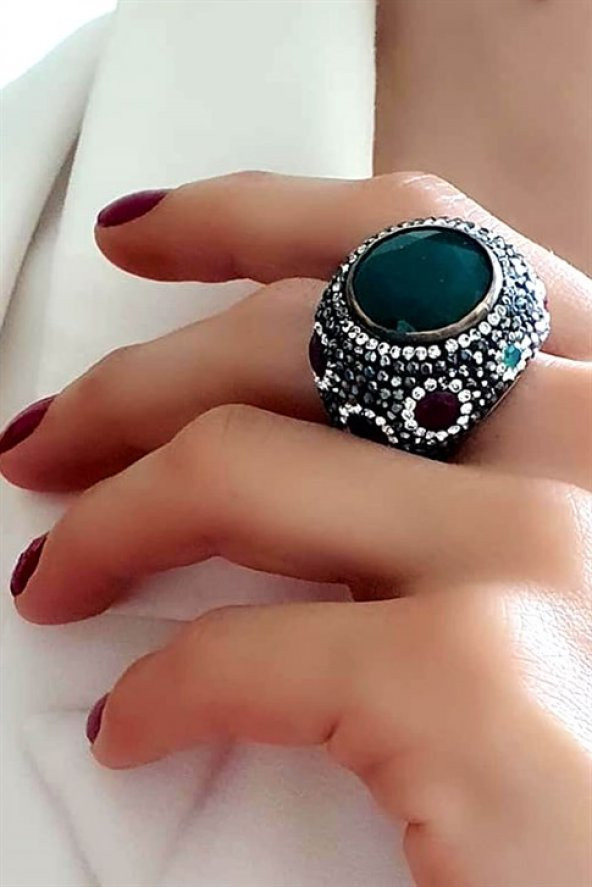 Kök Zümrüt Taşlı Swarovski Taş Detaylı Gümüş Tasarım Yüzük ürün görseli