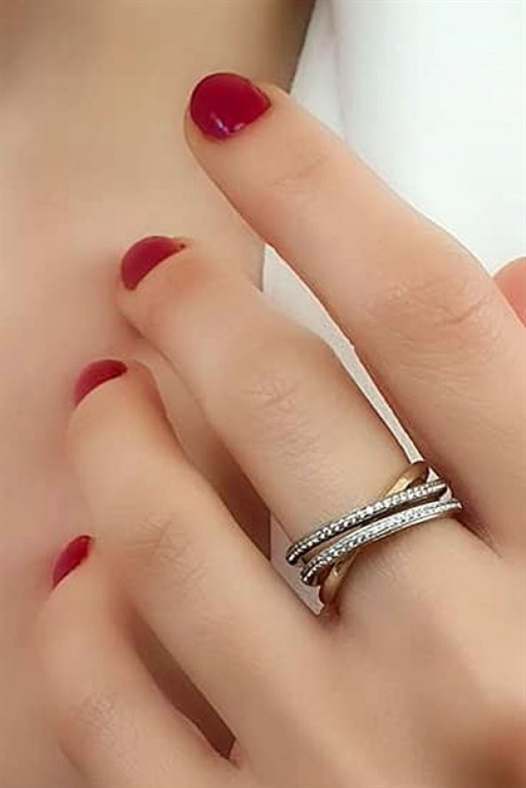 İtalyan Tasarımı Gümüş Zirkon Taş Detaylı Atlamalı Yüzük ürün görseli