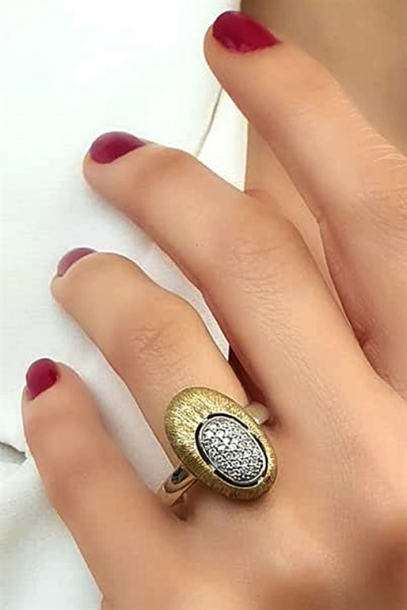 Zirkon Taş Detaylı Gümüş Üzerine Altın Kaplama Lüks Yüzük ürün görseli