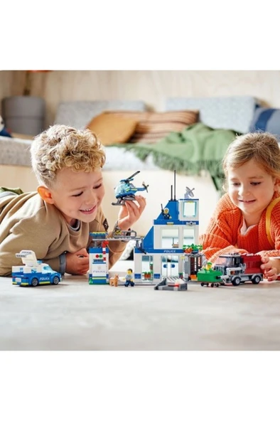 LEGO ® City Polis Merkezi 60316 Yapım Seti (668 Parça) - 4