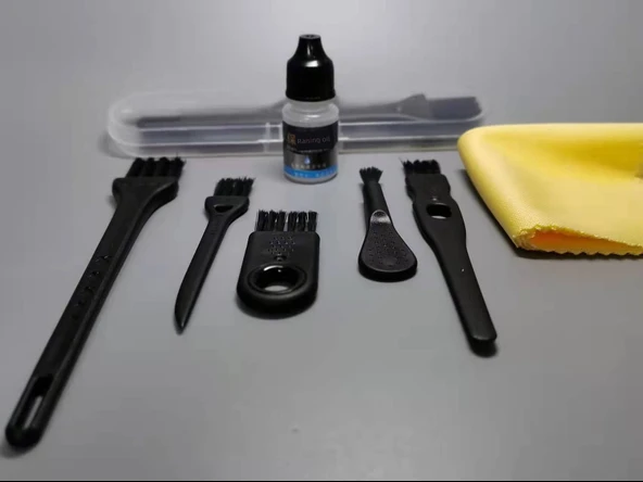 Tıraş Makinesi Temizleme Fırçası - Fırça Seti + Bıçak Yağı
