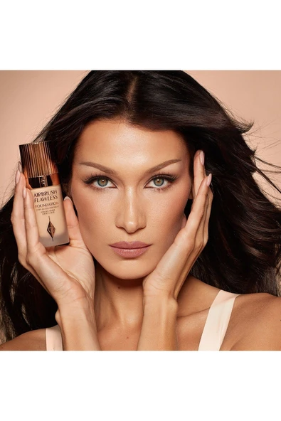 CHARLOTTE TİLBURY Airbrush Flawless Foundation - Fondöten 7 - Warm 30 ml - Resim 4