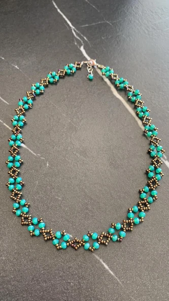 Yeşil Renkli Kristal Boncuk Ve Platin Renkli Kum Boncuklu Gümüş Aksesuarlı Boncuk Kolye - 4