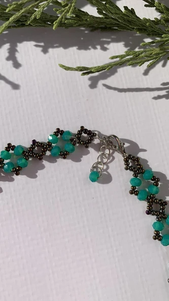 Yeşil Renkli Kristal Boncuk Ve Platin Renkli Kum Boncuklu Gümüş Aksesuarlı Boncuk Kolye - 3