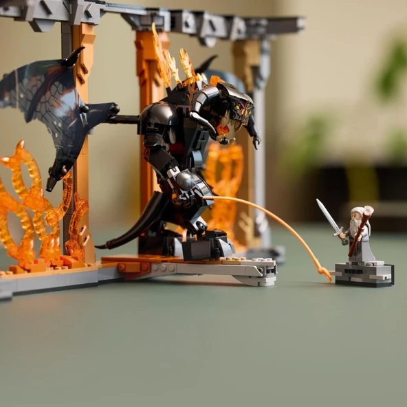 LEGO Icons 10367 Yüzüklerin Efendisi Gandalf ile Balrog (1201 Parça) - 5