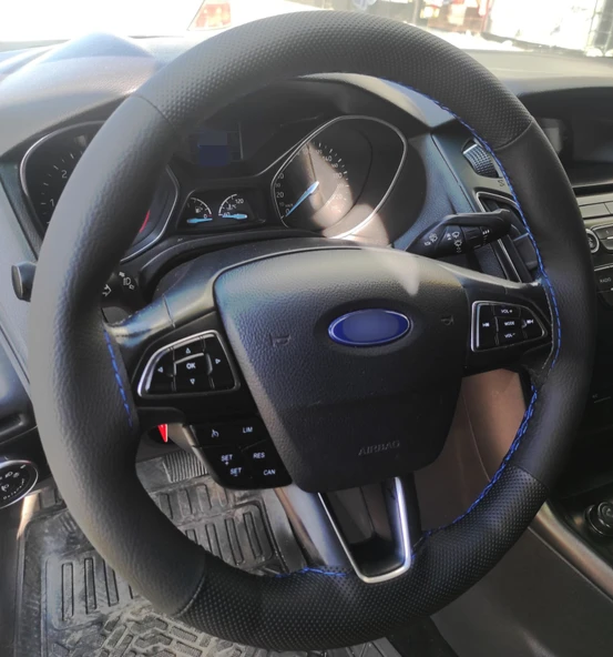 DİKİŞLİ DİREKSİYON KILIFI SİYAH / NOKTALI DERİ MAVİ DİKİŞLİ F OR.D FOCUS 2015-16-17 MODEL İÇİN ürün görseli