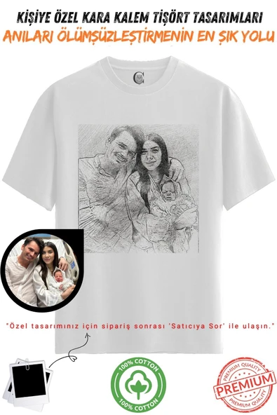 Kişiye Özel Karakalem Tişört - Fotoğraftan Baskılı Aile Portresi | %100 Pamuk Unisex Beyaz Tişört | Kadın Erkek Evcil Hayvan Tasarımlı Anlamlı Hediye v3 ürün görseli 1