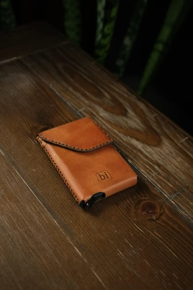 BİDERİ ASPENDOS HAKİKİ DERİ MAGSAFE MEKANİZMALI KARTLIK TABA